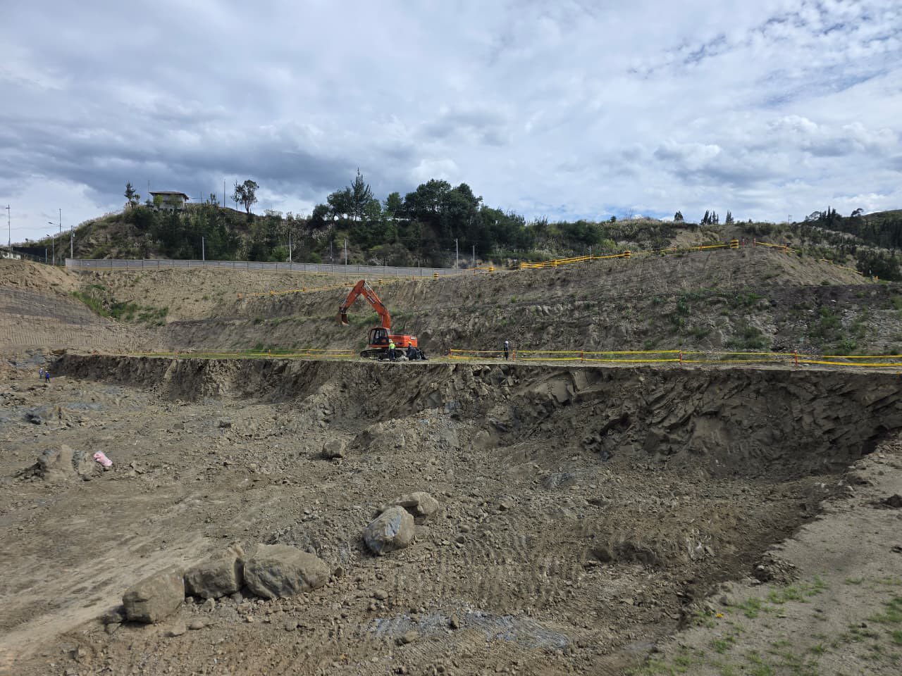 Los cierres se deben a la construcción de la planta de tratamiento de aguas residuales de Guangarcucho. Foto: ETAPA