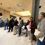 Ciudadanos se dieron cita a la ANT de Cuenca para realizar los trámites habilitados. /XCA