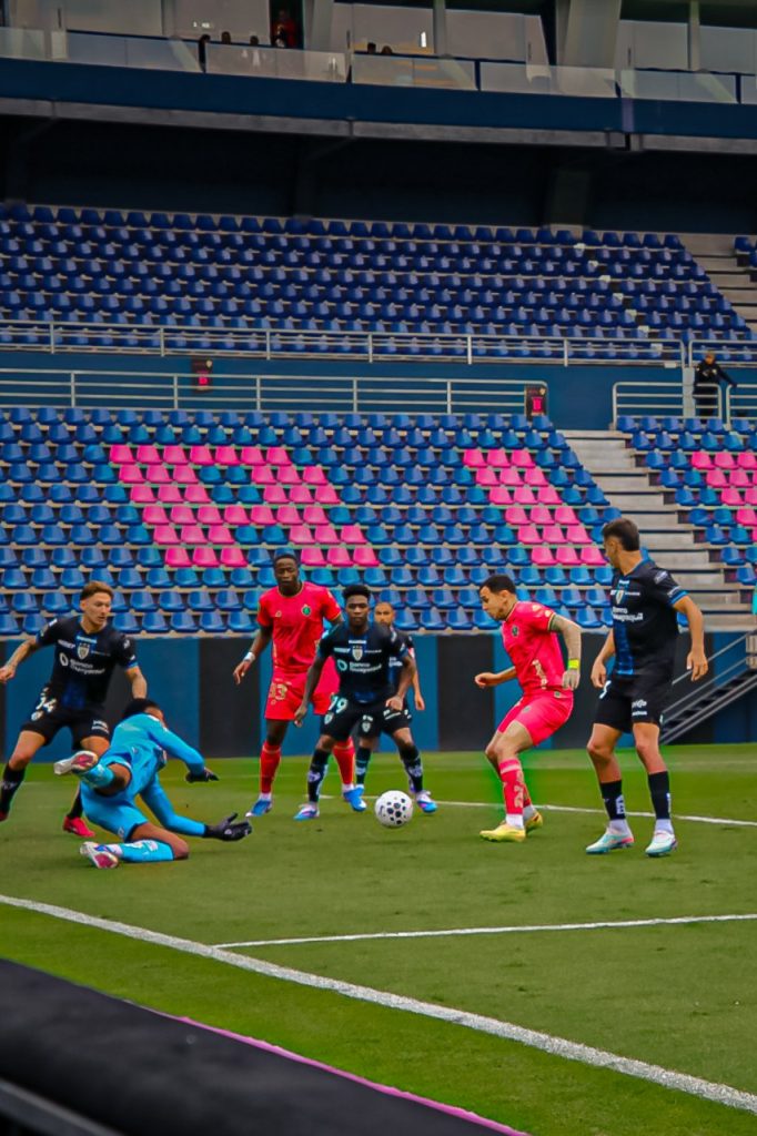 Independiente del Valle y Aucas.