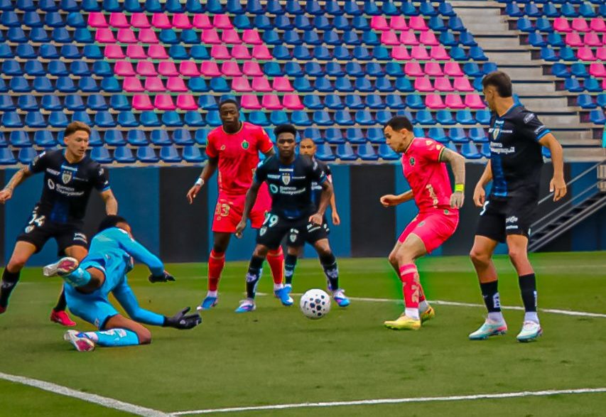 Independiente del Valle y Aucas.