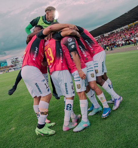 Deportivo Cuenca enfrentará a Libertad el próximo miércoles. Foto: X