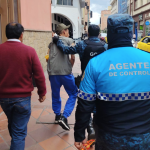 Personal de la Guardia Ciudadana aprehendió al sospechoso del robo de un celular en el Centro Histórico. /Cortesía