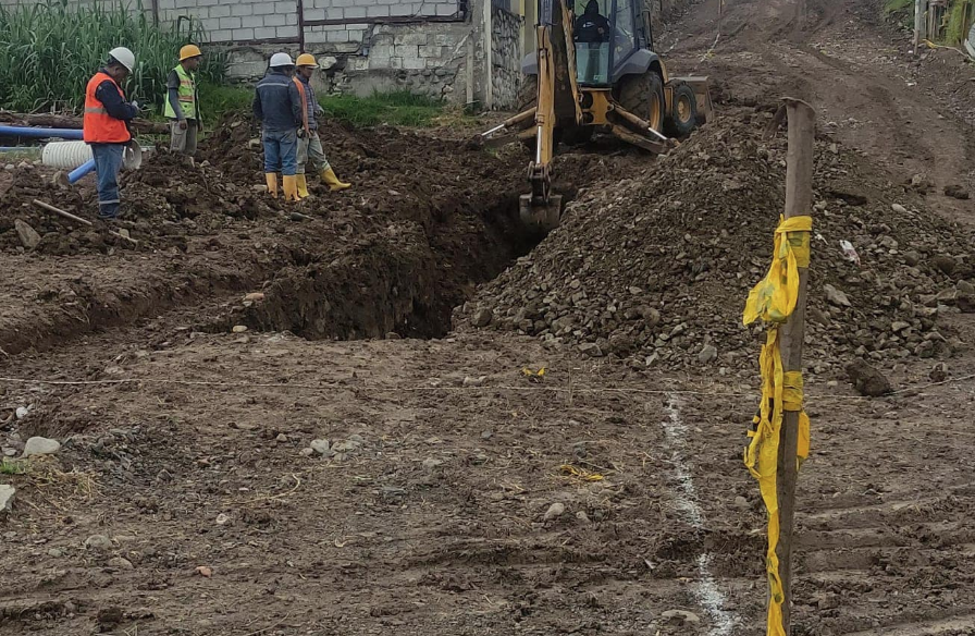 La rotura de una tubería provocará intermitencia en el servicio de agua potable en 12 sectores de Cuenca. /Archivo