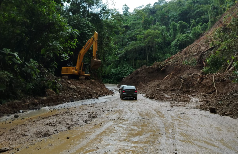 Las principales vías que conectan Azuay con el Oro y Guayas están habilitadas de manera parcial. /Cortesía