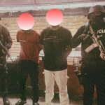 El gobernador del Azuay, Xavier Bermúdez, compartió una imagen de los dos detenidos. Foto: X