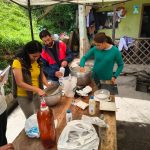 En Guachapala elaboran shampoos a base de miel que producen de forma artesanal. El MAG da capacitación.