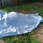 Hallan cadáver de un hombre junto a una casa en La Compañía, en Cuenca. La Policía Nacional investiga.