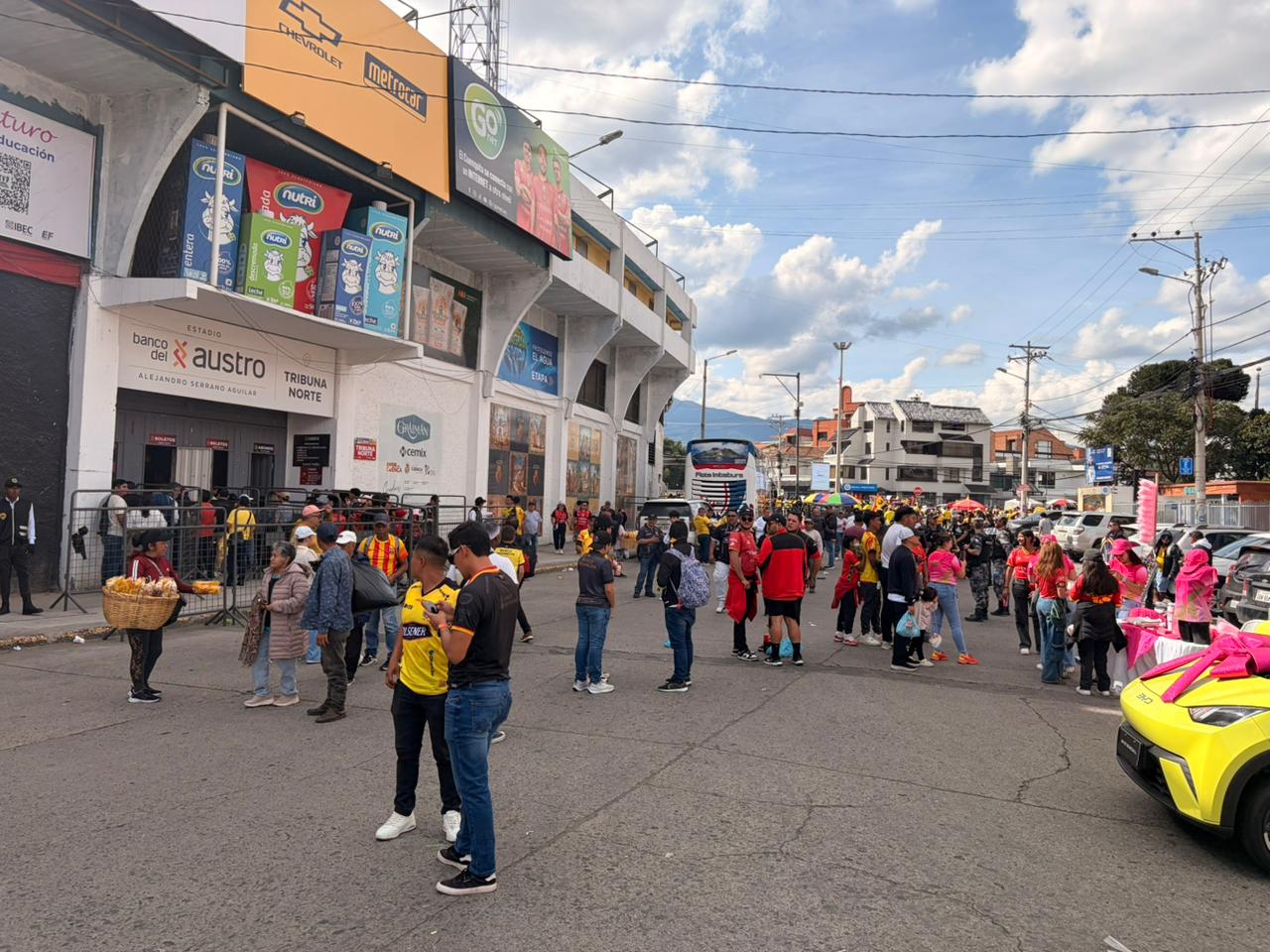 Deportivo Cuenca recibe a Barcelona la tarde de este 1 de marzo de 2026. Foto: Ismael Alvarado/El Mercurio