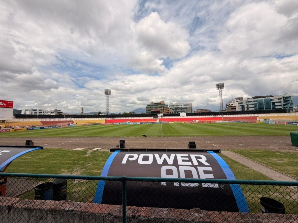 Así está el estadio Alejandro Serrano Aguilar antes del partido de Deportivo Cuenca frente a Libertad. Foto: El Mercurio