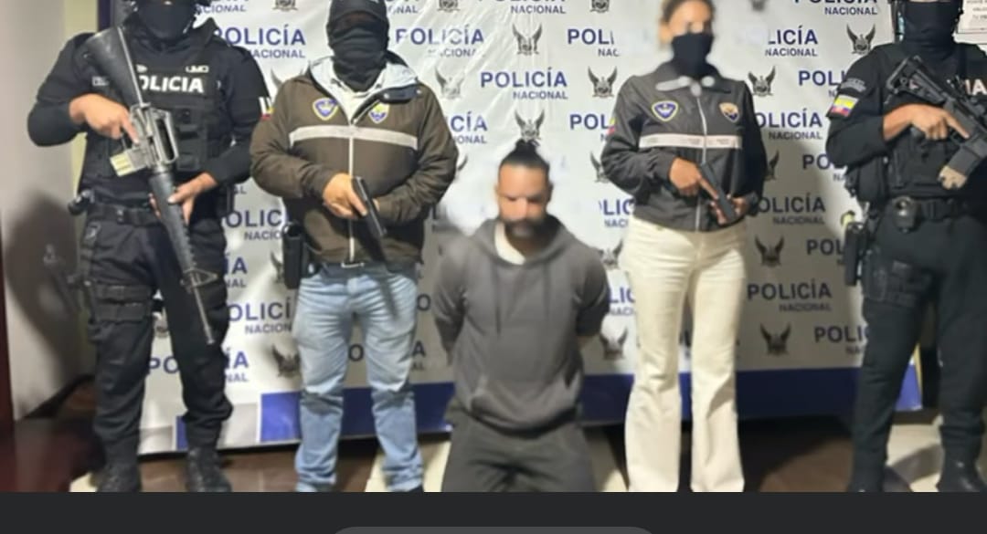 El hombre fue detenido en Cuenca por la Policía Nacional. Foto captura