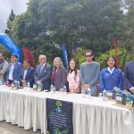 Autoridades en el lanzamiento de la Bienal Ecológica.