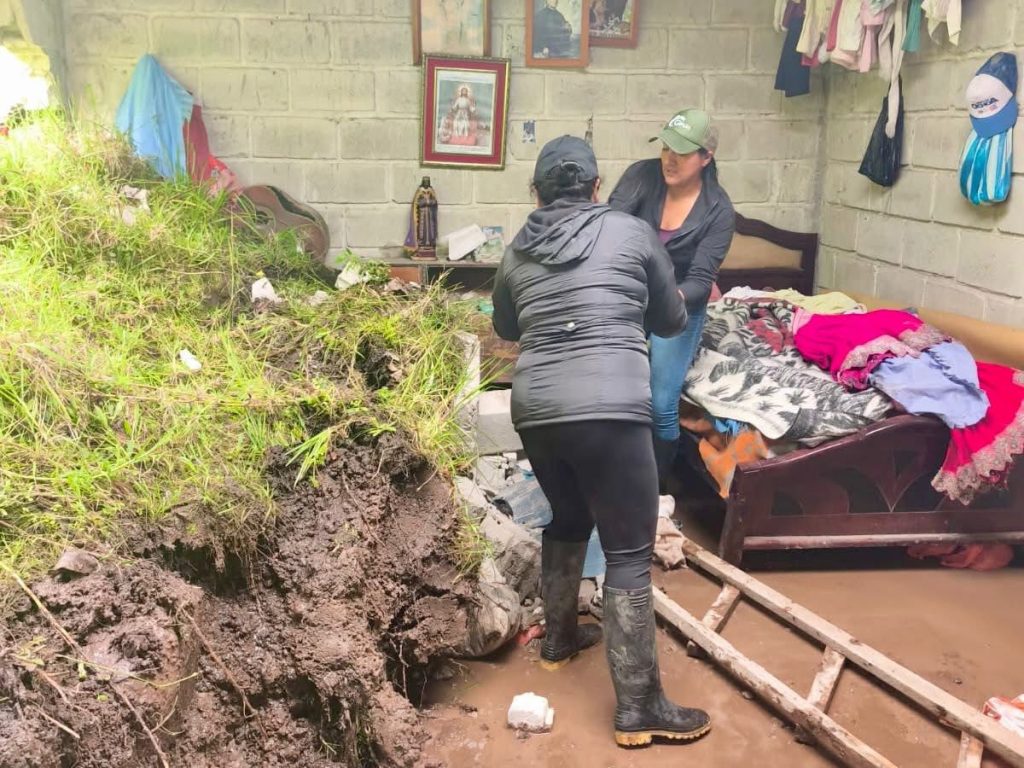 Familias afectadas por la lluvia.