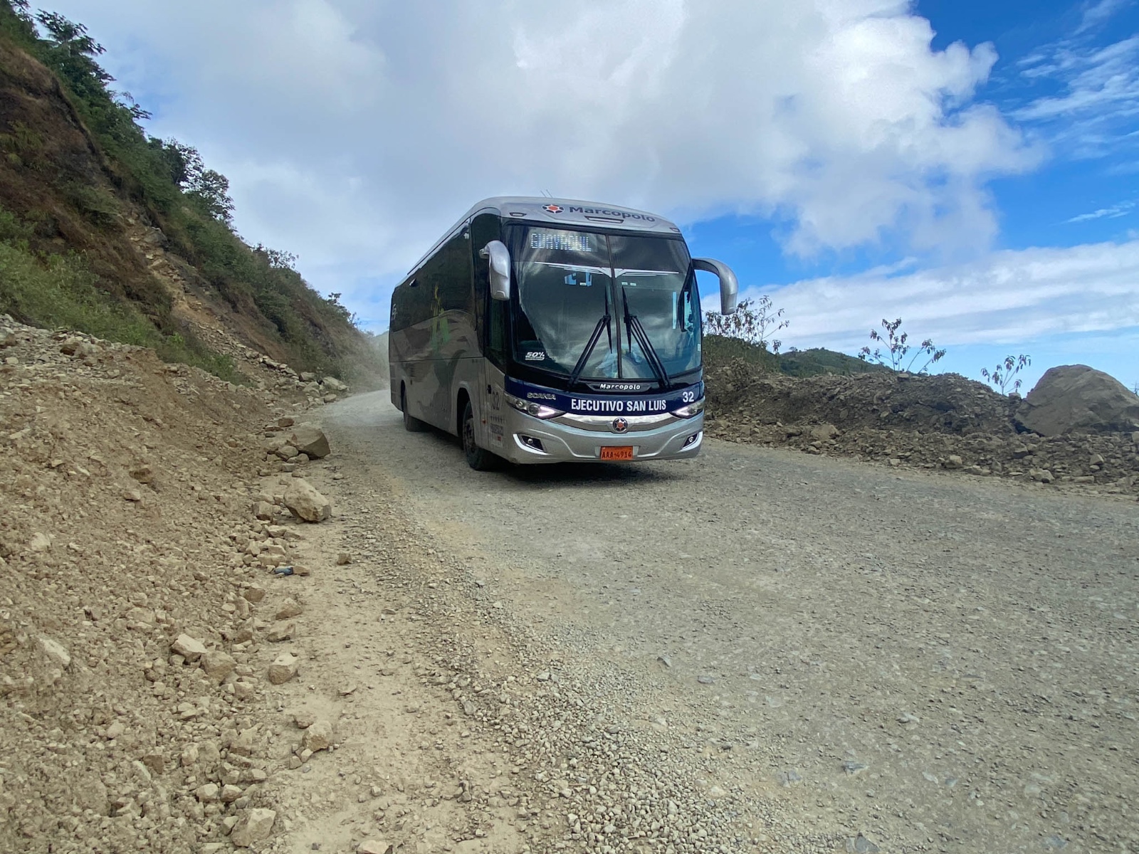 Vía Cuenca - Molleturo - Naranjal.
