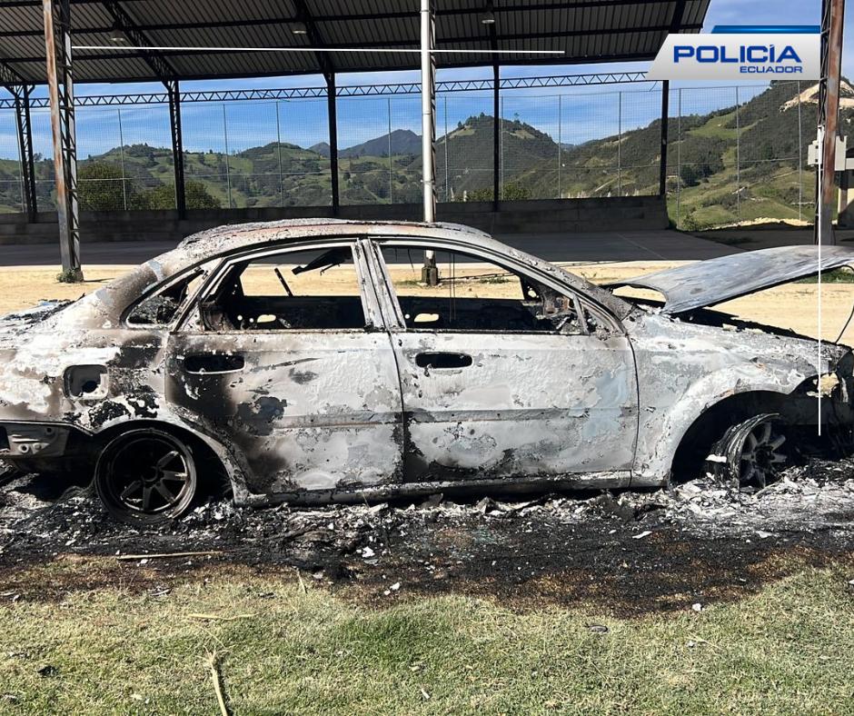 Vehículo incendiado