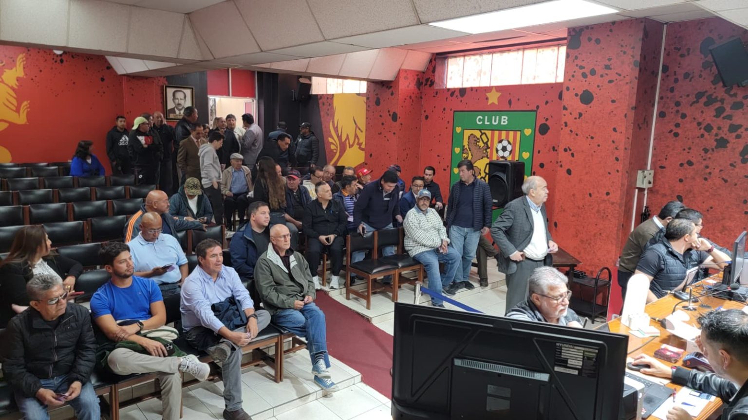 Inicia la venta de abonos y la hinchada del Deportivo Cuenca responde ...