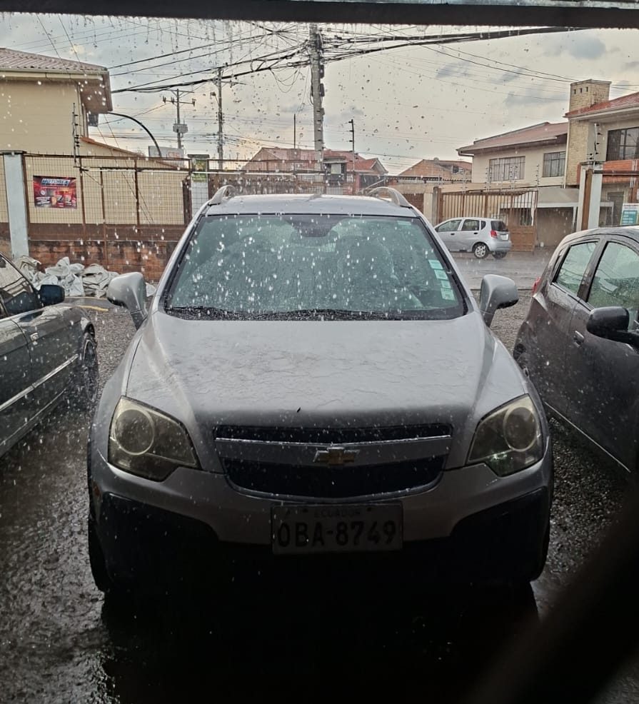 Granizo y lluvia en la ciudad de Cuenca