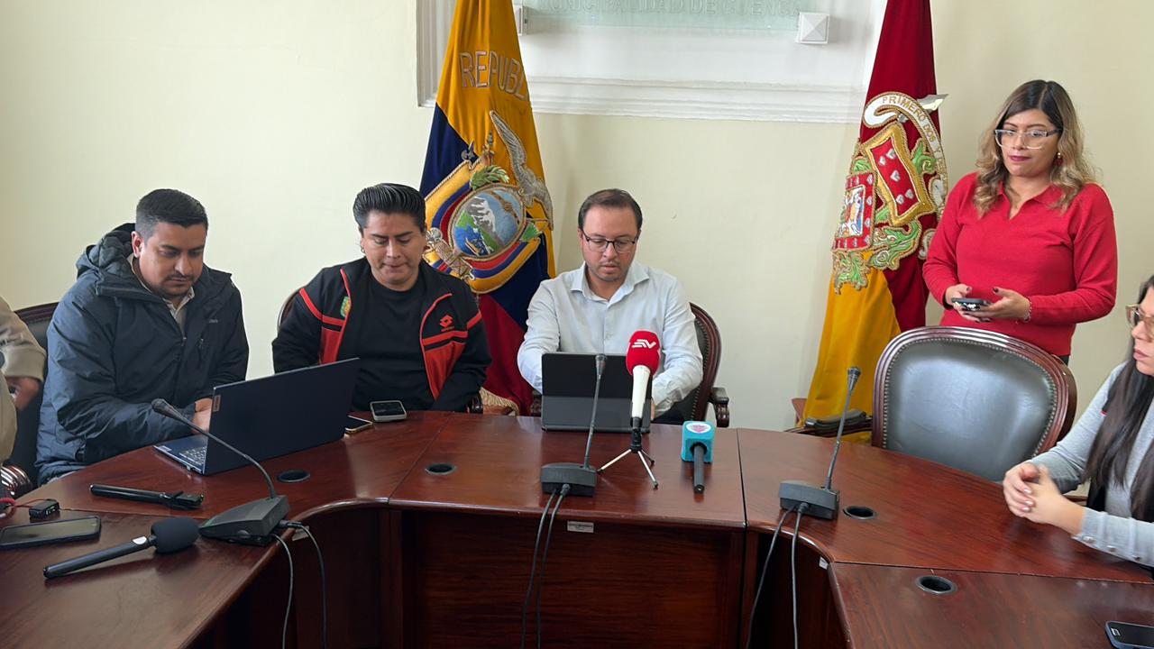 Este 30 de marzo, el Municipio de Cuenca presentó el plan de contingencia para recibir al Santos FC. Foto: El Mercurio
