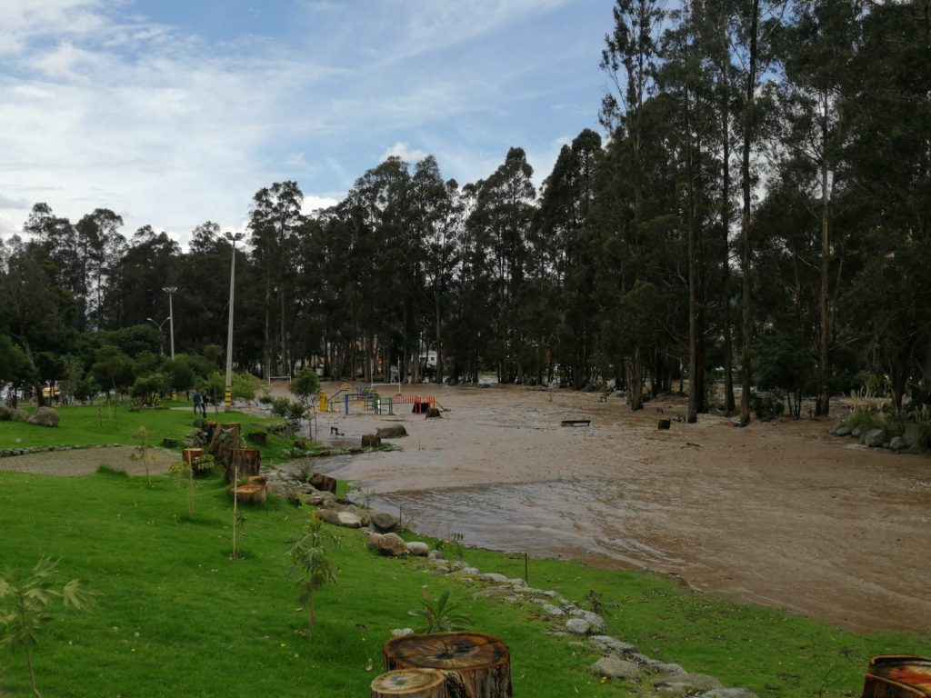 Dos viviendas totalmente destruidas y 45 afectadas es el saldo que hasta este jueves 12 de marzo deja el invierno en Azuay. Además, el río Yanuncay se desbordó en Cuenca. /FCS