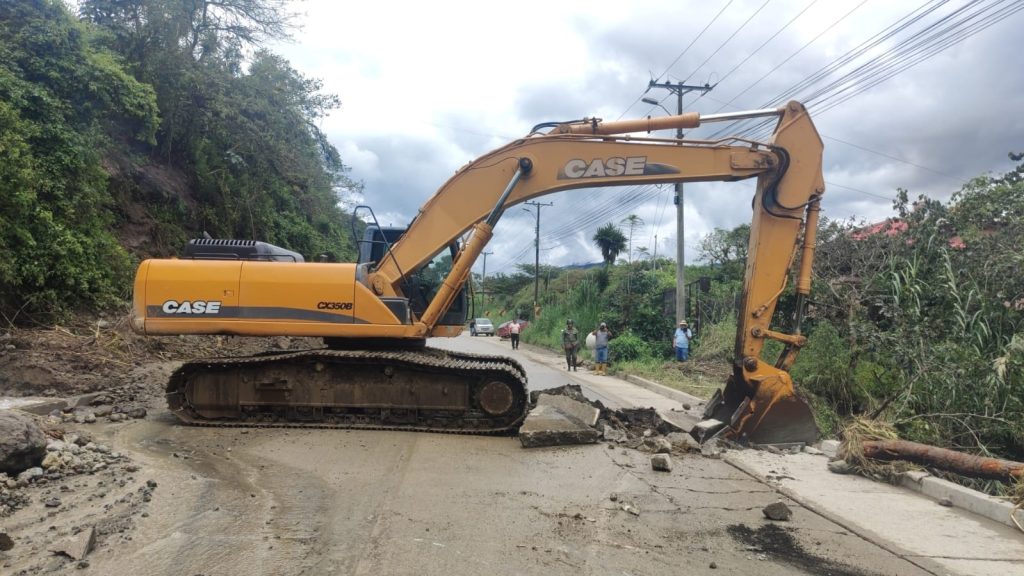El cierre vial se debe al cambio de una tubería en el kilómetro 47 de la vía Cuenca – Girón – Pasaje. /Cortesía