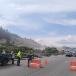 La EMOV se ubicará en los cierres de las vías para desviar el tránsito dee vehículos. Foto: EMOV