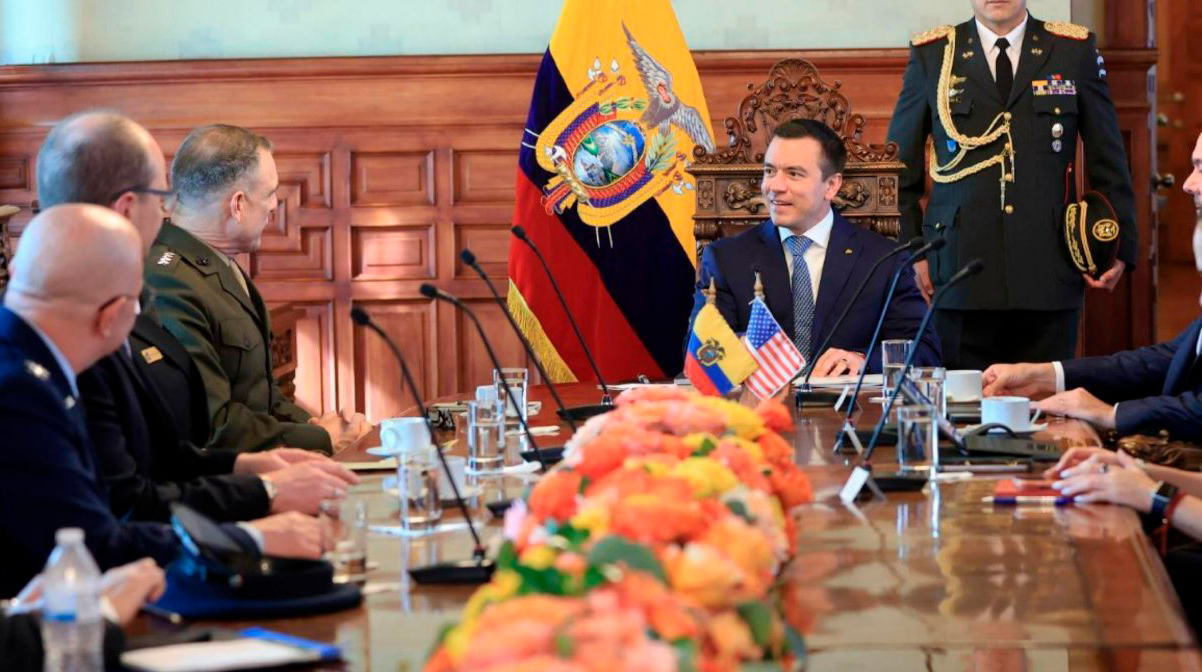 El presidente Noboa mantuvo una reunión con representantes de Estados Unidos. Foto: Ministerio de Defensa