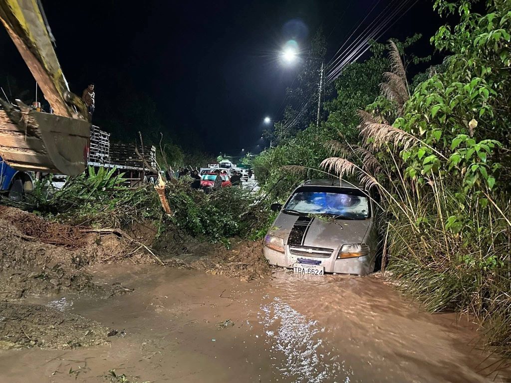 Vías parcialmente habilitadas por el mal temporal en la provincia de Azuay. Una persona falleció en Girón debido a un aluvión. /Cortesía