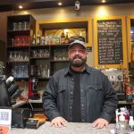 El viaje que terminó en su “plan de vida” en Cuenca para Adam Burton, de Texas.