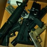 Armas de alto calibre fueron decomisadas durante un operativo ejecutado en la parroquia Ricaurte, al norte de Cuenca. /Cortesía