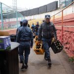 Unas 720 botellas de cerveza decomisaron agentes de la Guardia Municipal Ciudadana en el Estadio Alejandro Serrano Aguilar previo al encuentro por Copa Sudamericana. /Cortesía