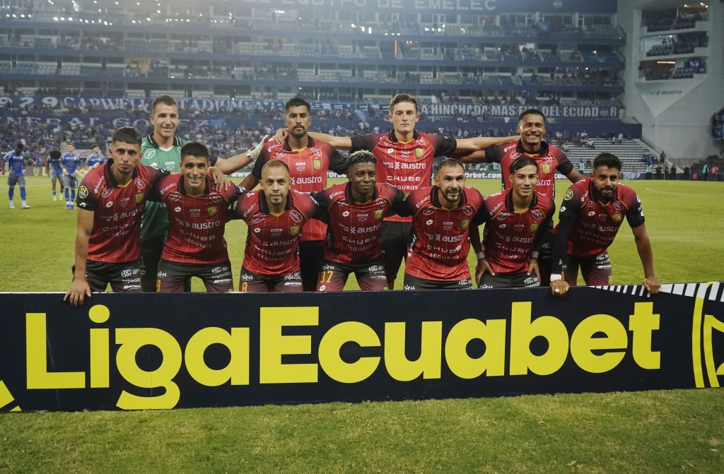 El club cuencano buscará sumar tres puntos este domingo en la ciudad de Manta. Foto: API