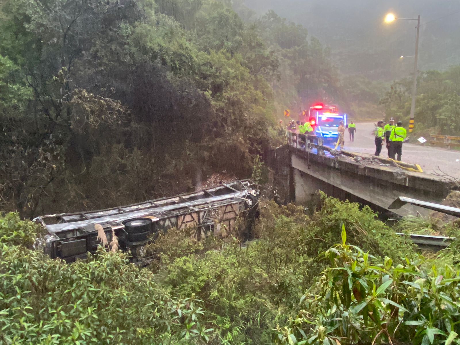 Este año, en la vía Cuenca – Molleturo – el Empalme se han perdido 15 vidas en dos accidentes de tránsito. /XCA