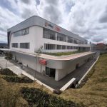 La construcción del Hospital Municipal de Baños avanza en Cuenca. Foto: Municipio