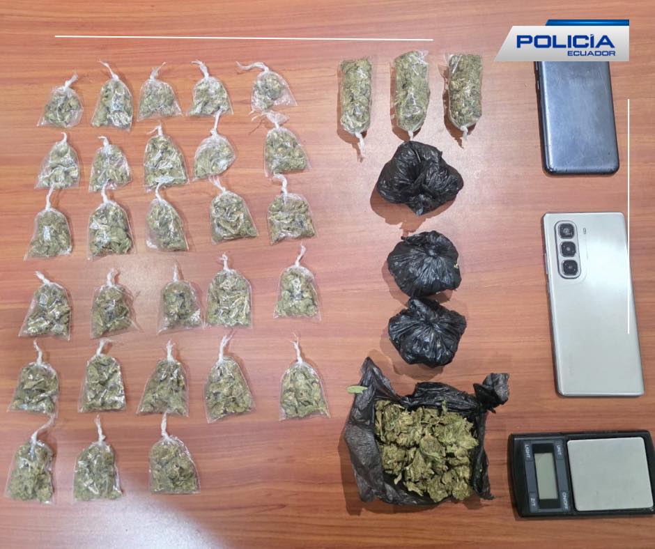 Estos fueron los objetos que se encontraron en el operativo en Sucúa. Foto: Policía Nacional