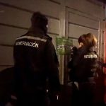 Personal de la Gobernación del Azuay procedió con la clausura de dos burdeles clandestinos y una tienda sin permisos. /Cortesía