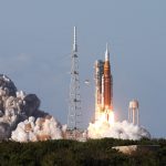Artemis II despegó desde la Tierra y se dirige a la luna. Foto: AFP