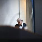 Donald Trump dirigiéndose a la sala de prensa para hablar sobre el incidente. Foto: AFP