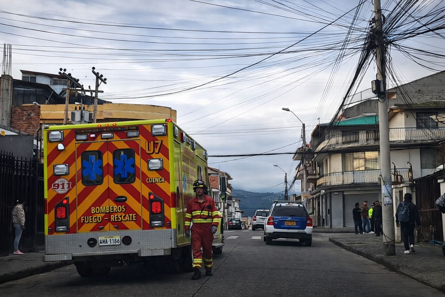 Un hombre fue apuñalado en el Barrial Blanco, en Cuenca. Resultó herido de gravedad y fue llevado al hospital Vicente Corral Moscoso.