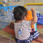 Hospital Vicente Corral devolvió los 50 dólares que pagó madre de niño por gasolina de ambulancia. Ahora el pequeño está en el hospital Baca Ortiz, en Quito.