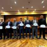 Transporte urbano en Cuenca tienen nuevos dirigentes. Boris Ochoa (centro) es el nuevo presidente.