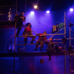 La obra ‘La Noche de los giles’ llega a escena los días 14 y 15 de abril de 2026. Esta propuesta se estrenó a finales de 2025 en el ‘Festival Escenarios del Mundo’. /Foto Escenarios del Mundo