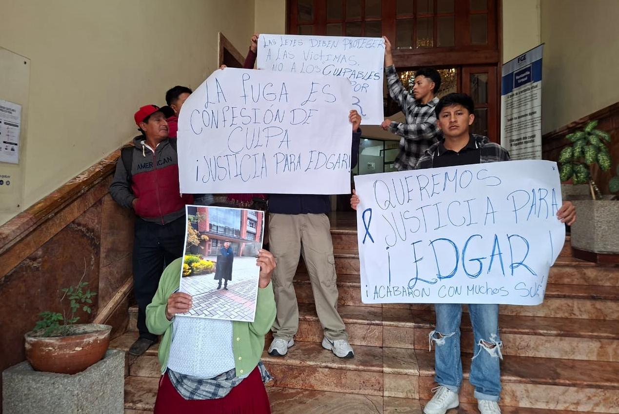 Familiares de Edgar Tacuri Naula, de 24 años, exigen a la Fiscalía de Azuay que se agilice la investigación que aclare su muerte. /JIP
