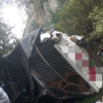 Dos personas fallecieron por el volcamiento de una camioneta en el sector Voluntad de Dios en la parroquia Llacao. /Cortesía