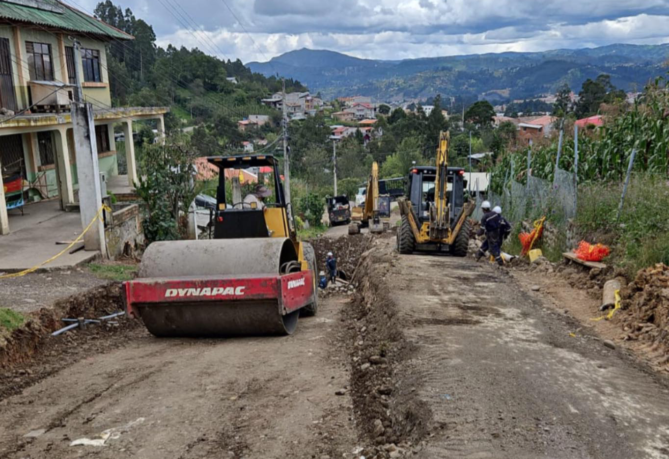 La intermitencia en el servicio de agua potable se presenta debido a una reparación de una tubería en el barrio central de Miraflores. /Cortesía