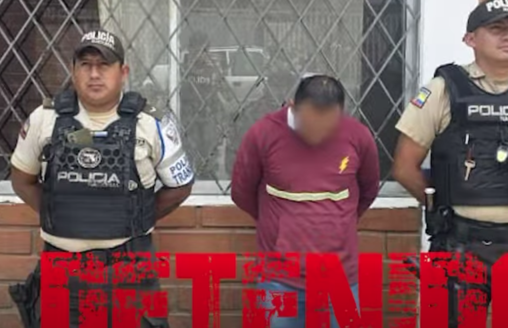 El ciudadano detenido fue trasladado hasta las dependencias policiales en el cantón Camilo Ponce Enríquez. /Cortesía