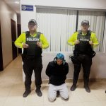 Policía detuvo a un sujeto con varias envolturas de marihuana en Cuenca. Tenía unas 10 dosis listas para la venta.