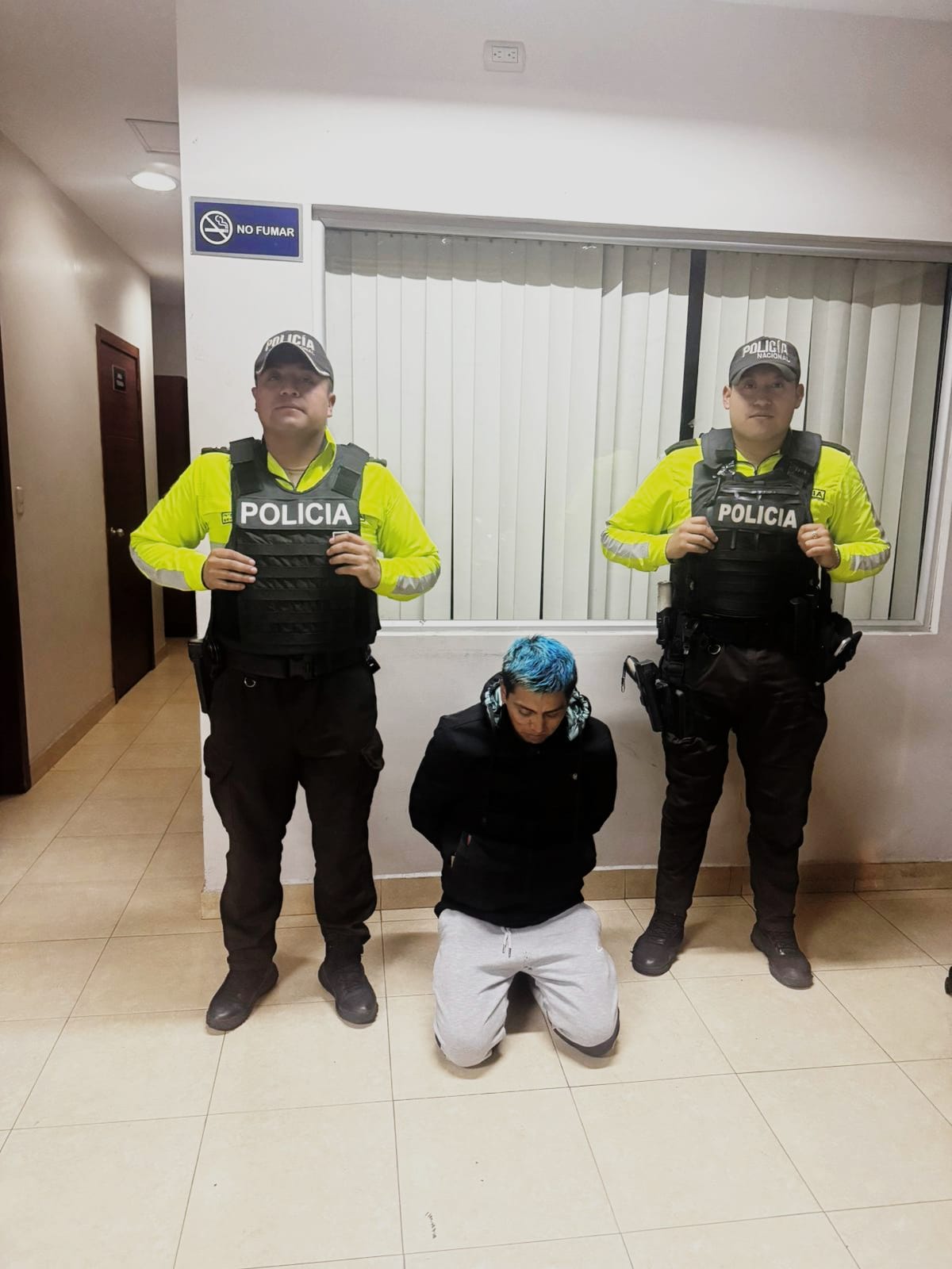 Policía detuvo a un sujeto con varias envolturas de marihuana en Cuenca. Tenía unas 10 dosis listas para la venta.