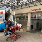 El Hospital Regional recibió a pacientes del accidente de bus en la vía Cuenca-Molleturo. Foto: HVCM