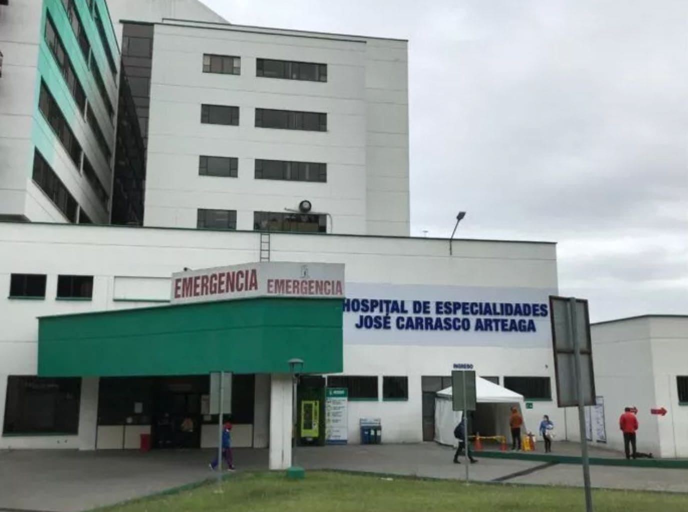 Uno de los heridos en secuestro y violento asalto en Cuenca fue llevado al hospital José Carrasco Arteaga.