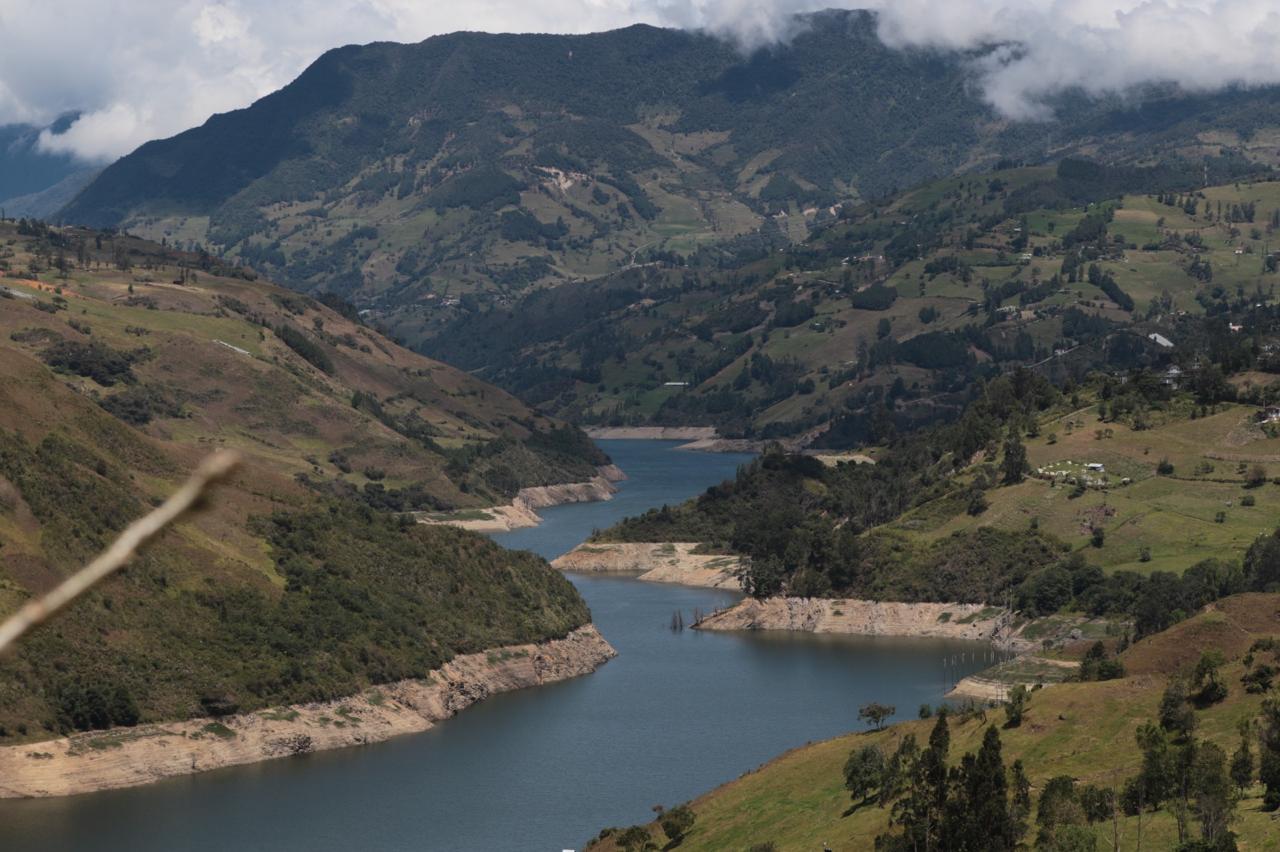 Alerta en el sector eléctrico por bajos caudales del río Paute. Alimenta al Complejo Hidroeléctrico Paute Integral.
