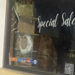 Nuevo robo a una boutique en el centro de Cuenca. Un delincuente rompió un ventanal.